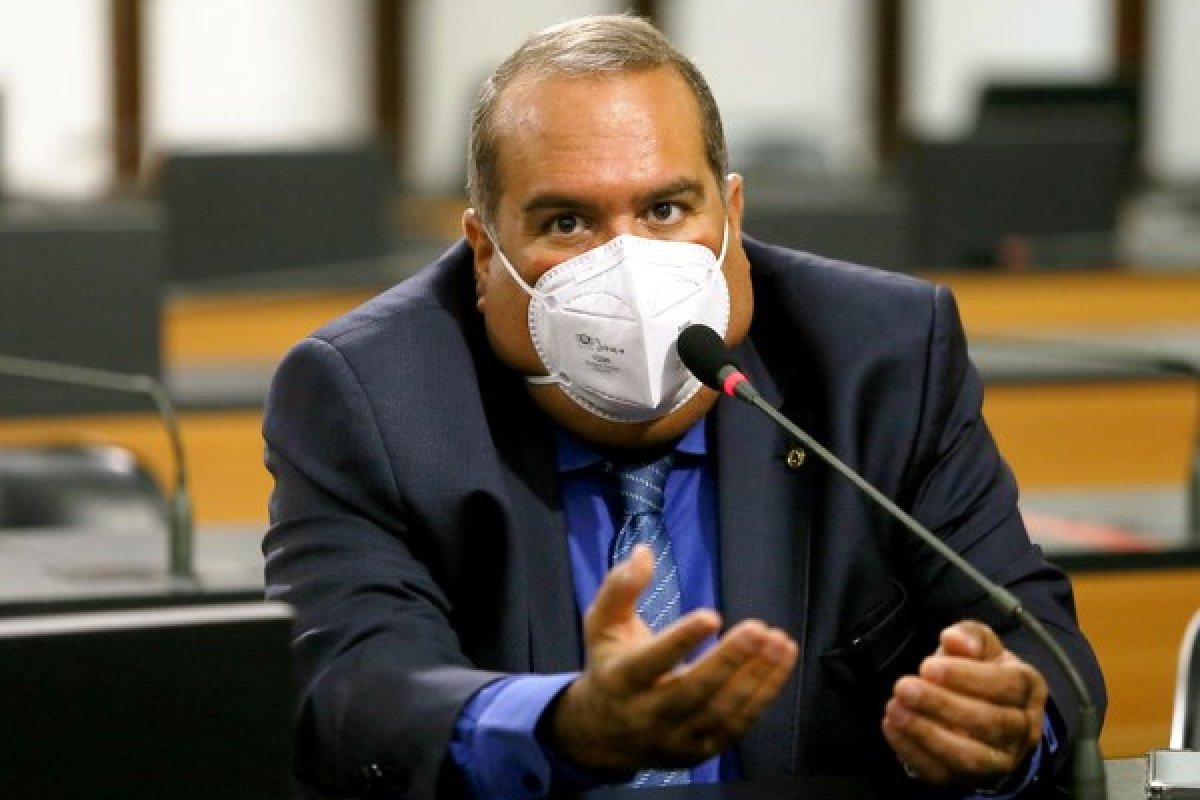 Líder da oposição AL-BA, Sandro Régis está com Covid-19