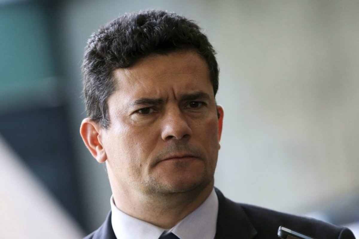 Moro altera portaria que reduzia entrada de pessoas no país 