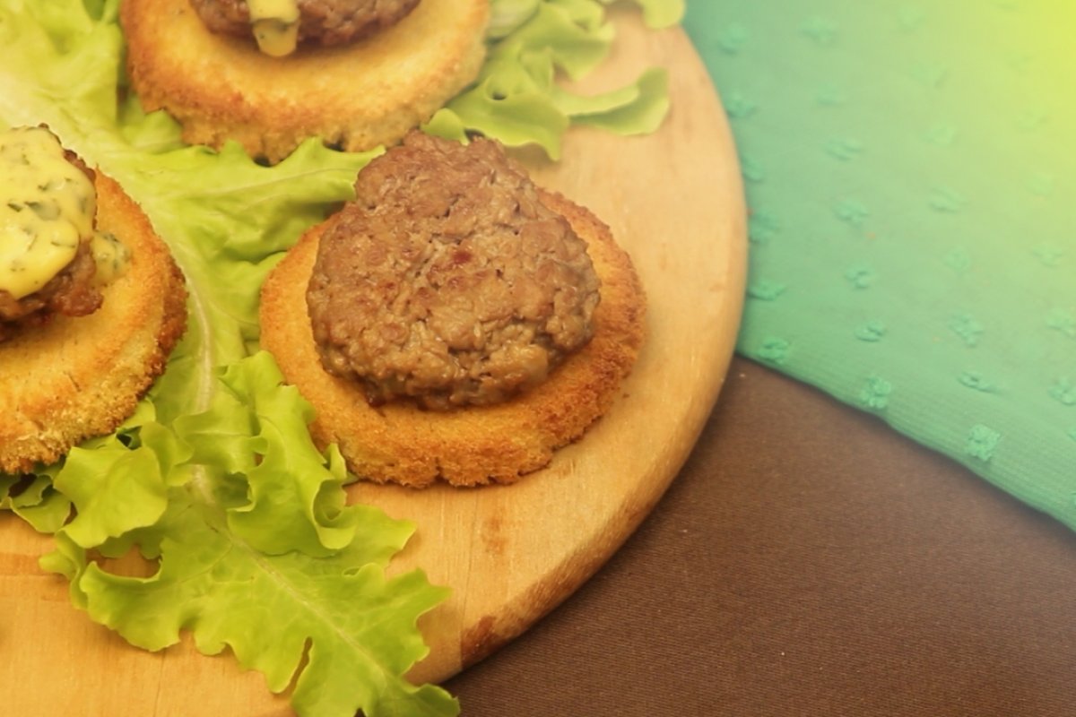 Aprenda como preparar Mini-hambúrgueres de Carne