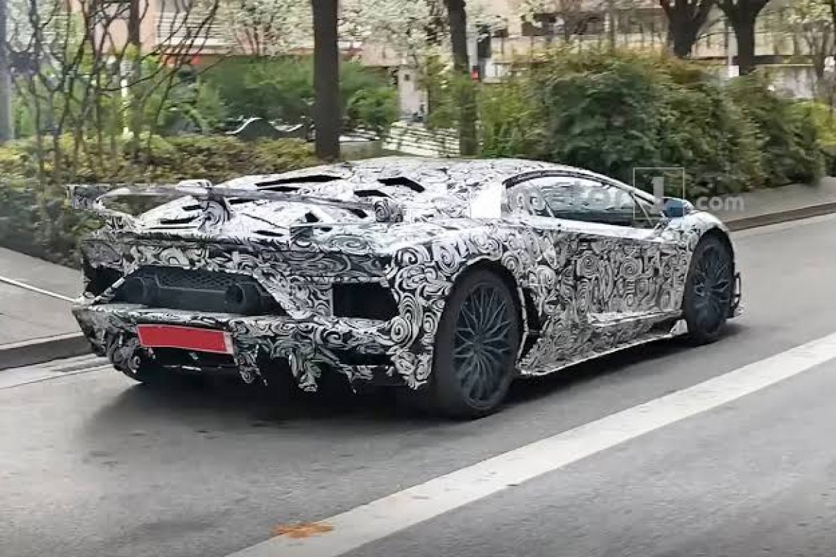 Lamborghini só terá modelos híbridos a partir do ano que vem