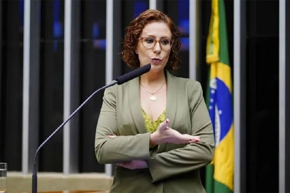 Zambelli admite uso de verba pública para participar de marcha contra aborto nos EUA