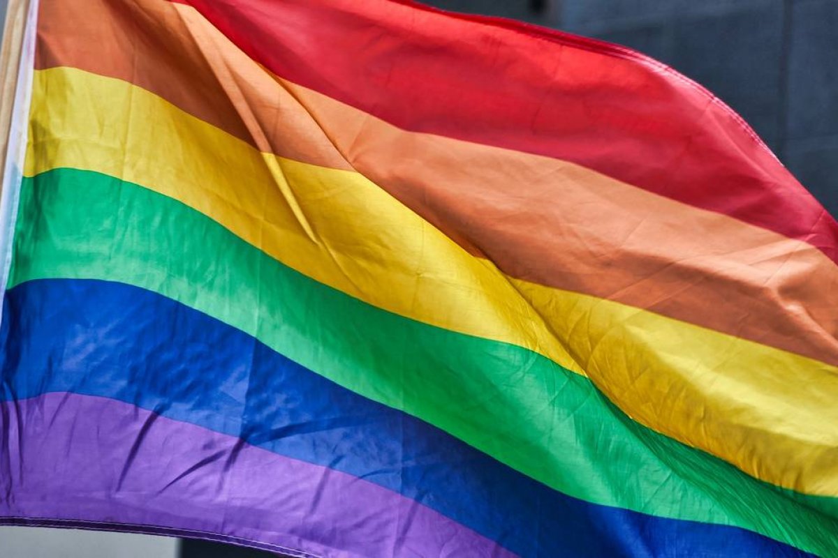 Deputados franceses aprovam lei que criminaliza 'cura gay'