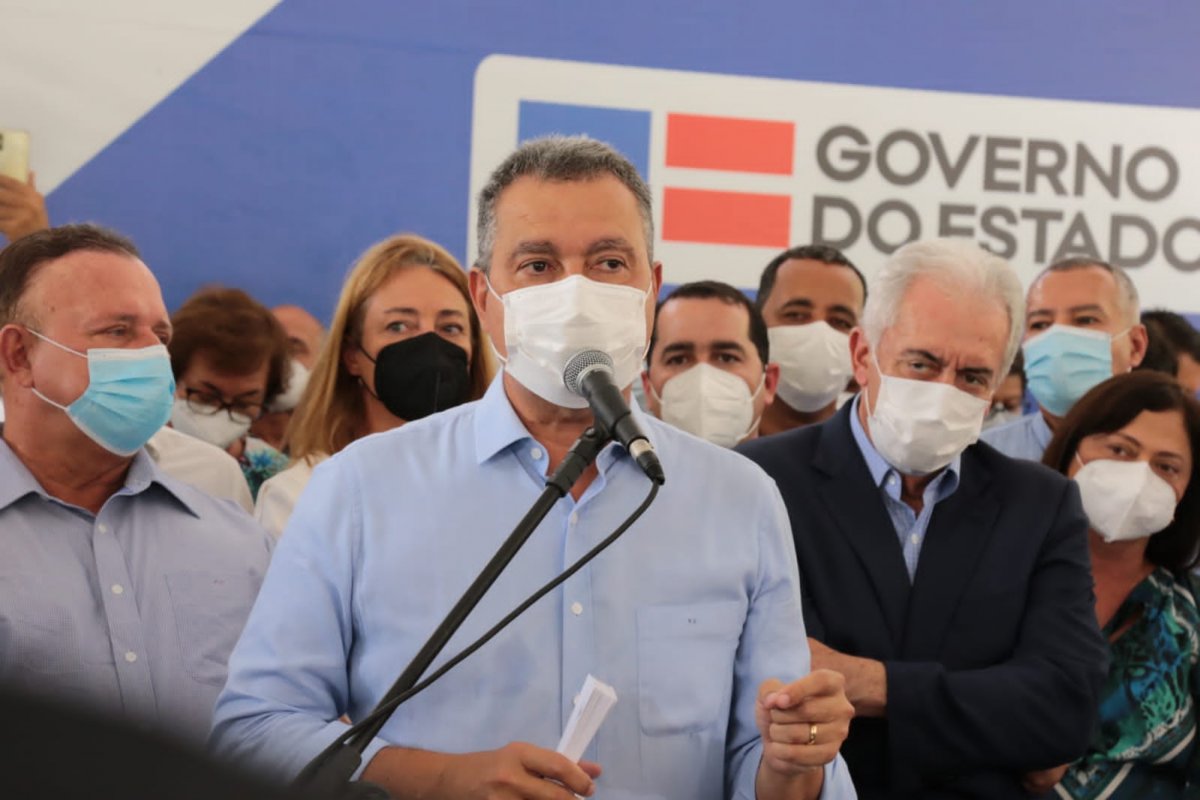 Volta às aulas: Rui Costa afirma que não exigirá comprovante de vacinação das crianças