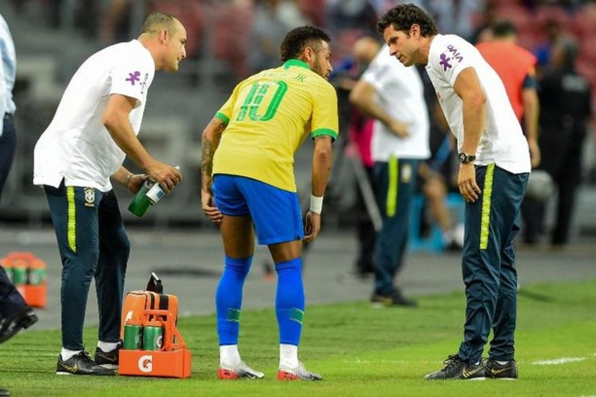 Após exames, Neymar tem lesão constatada e para por um mês