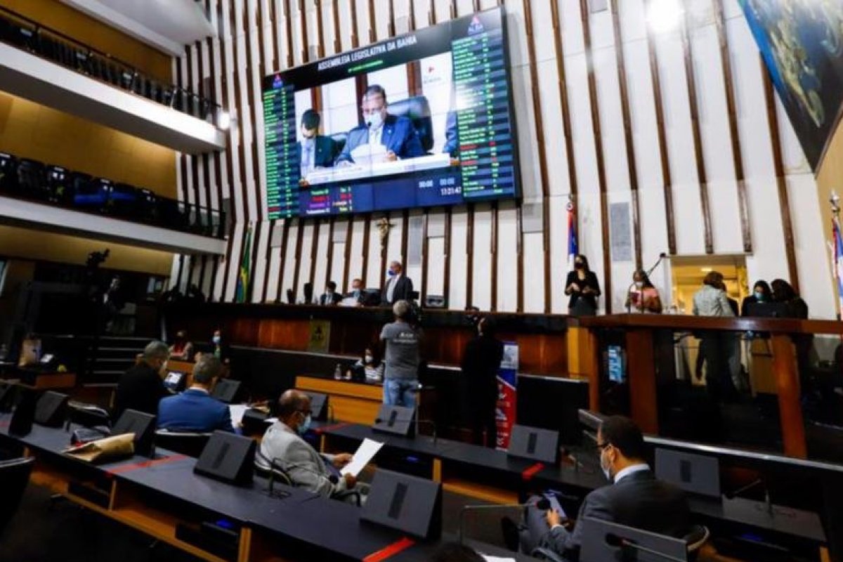 Deputados baianos assinam abertura de CPI na AL-BA para investigar compra de respiradores