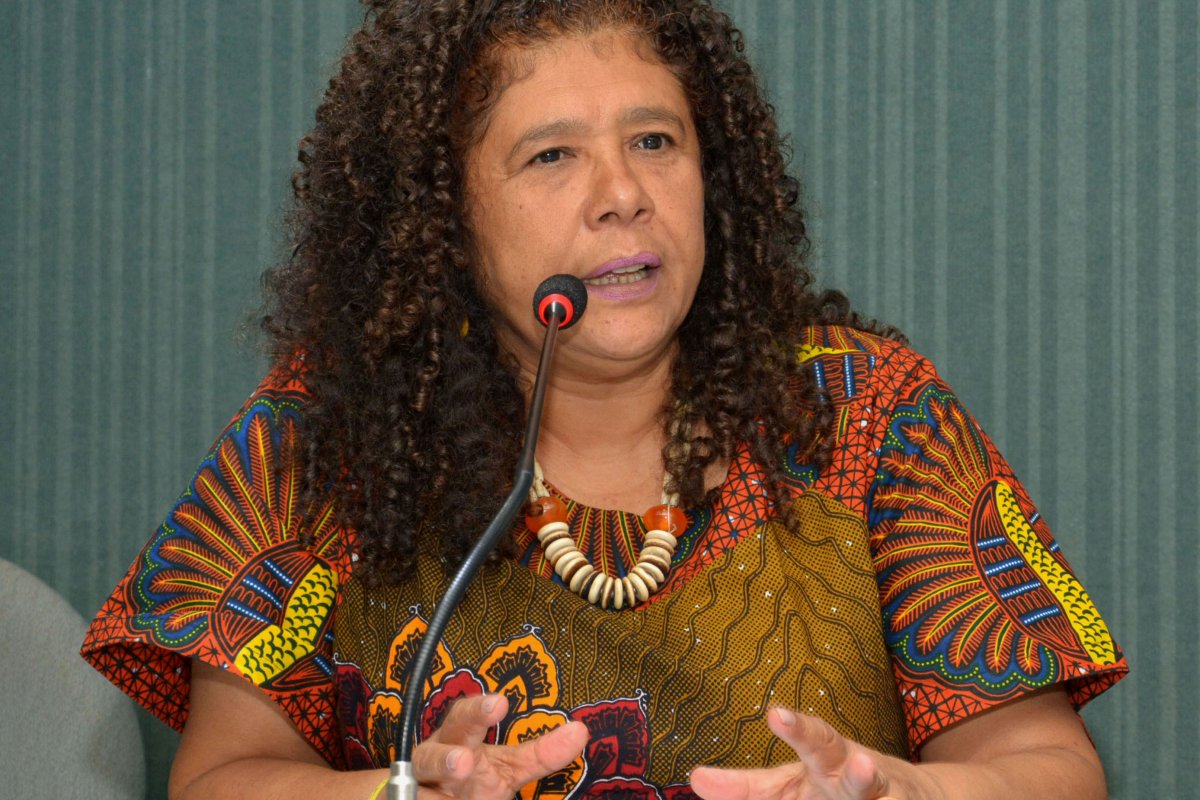 Vereadora Marta Rodrigues (PT-BA) crítica PMS por aditivos em contrato de iluminação pública