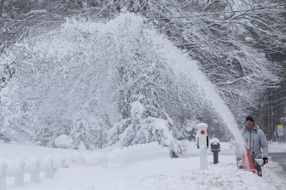 EUA cancela voos após nevasca na costa leste