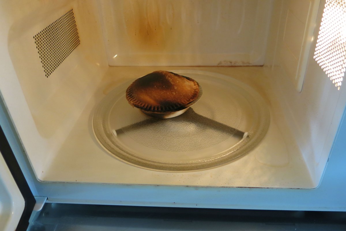 Confira 7 alimentos que não podem ir ao micro-ondas