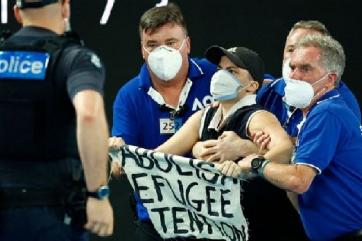 Protesto interrompe final entre Nadal e Medvedev no Australian Open