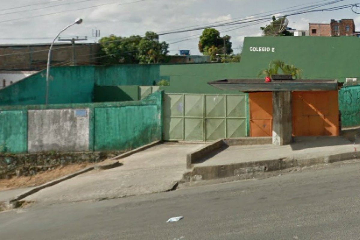 Incêndio atinge colégio estadual em Periperi, em Salvador