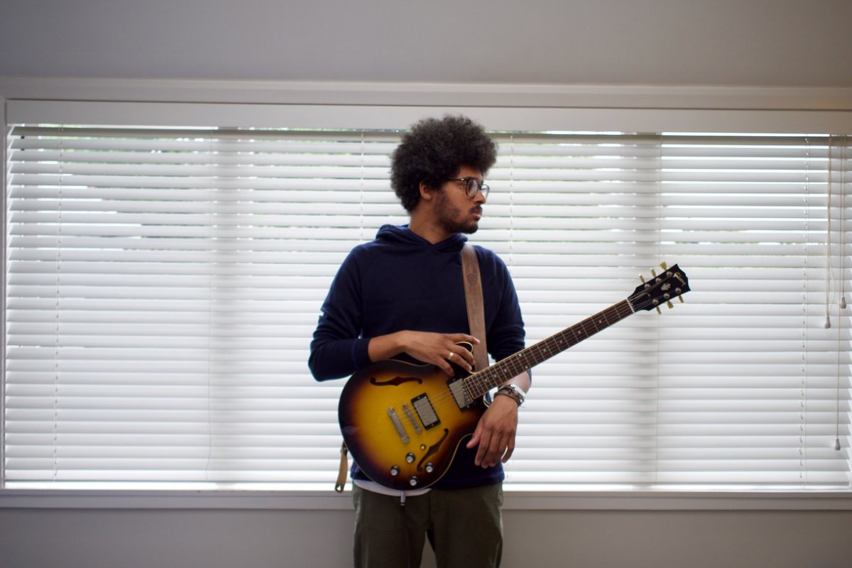 Ed Curva lança 'In the Morning', primeiro single do novo projeto de soft rock