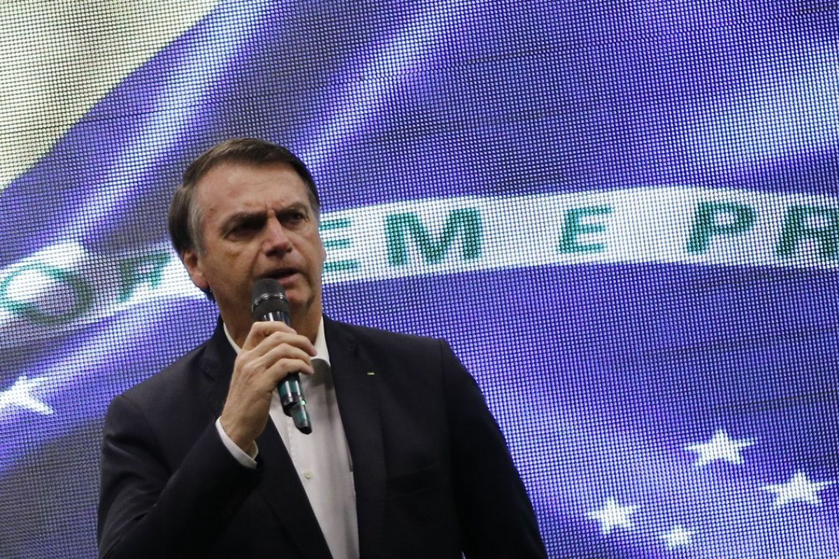 Bolsonaro afirma que enviará nesta semana o projeto que amplia validade da CNH
