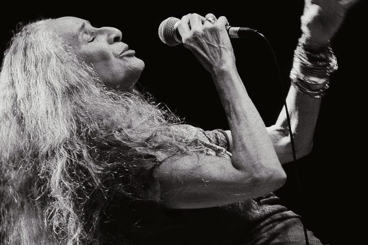 Maria Bethânia apresenta show intimista com canções inéditas, em Salvador