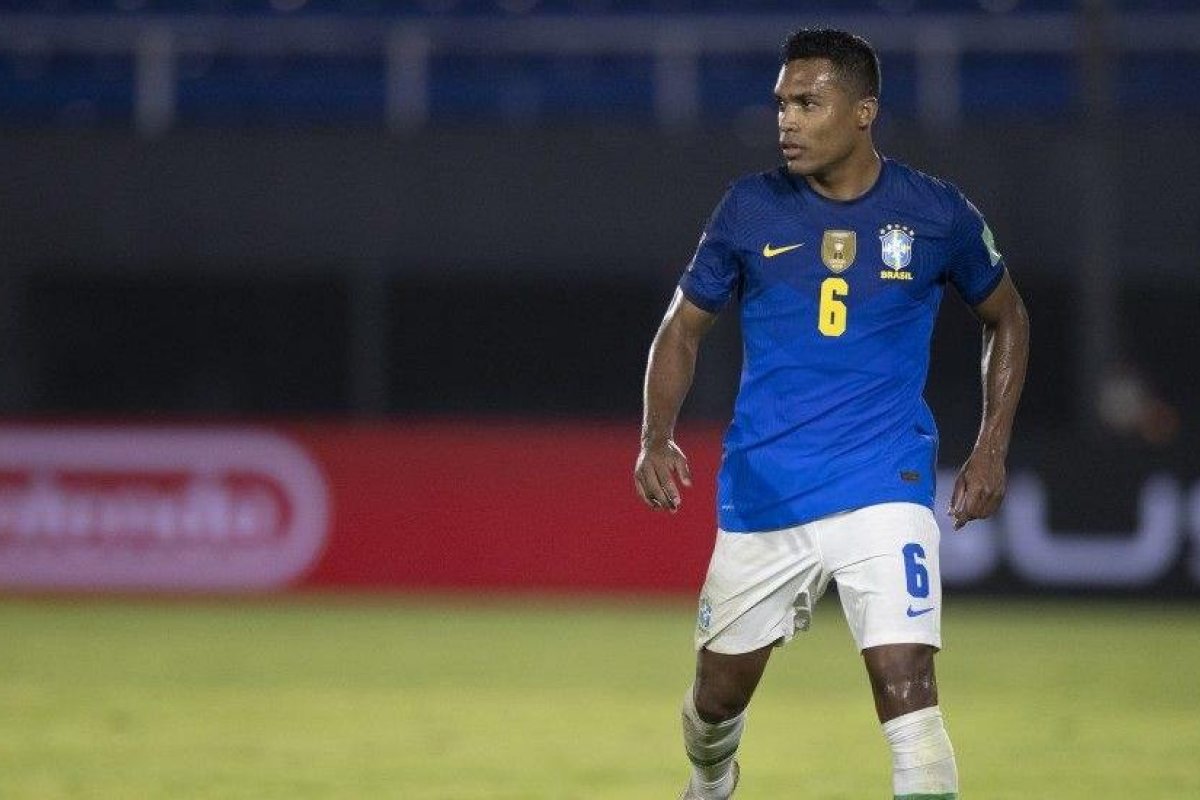 Alex Sandro testa positivo para Covid-19 e desfalca Brasil contra o Paraguai