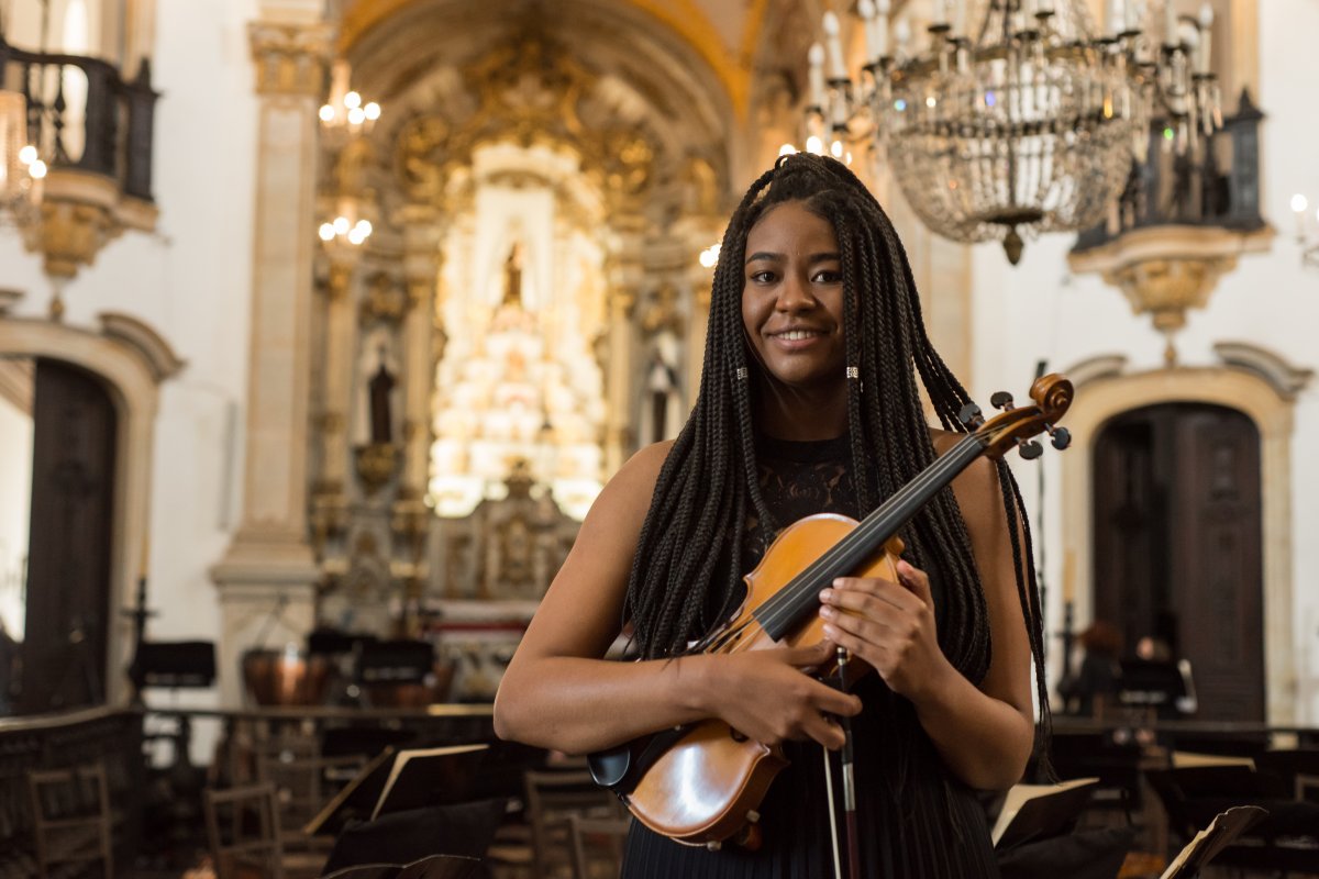 Academia Orquestra Ouro Preto recebe inscrições para bolsistas nas áreas de violino, percussão e maestro assistente