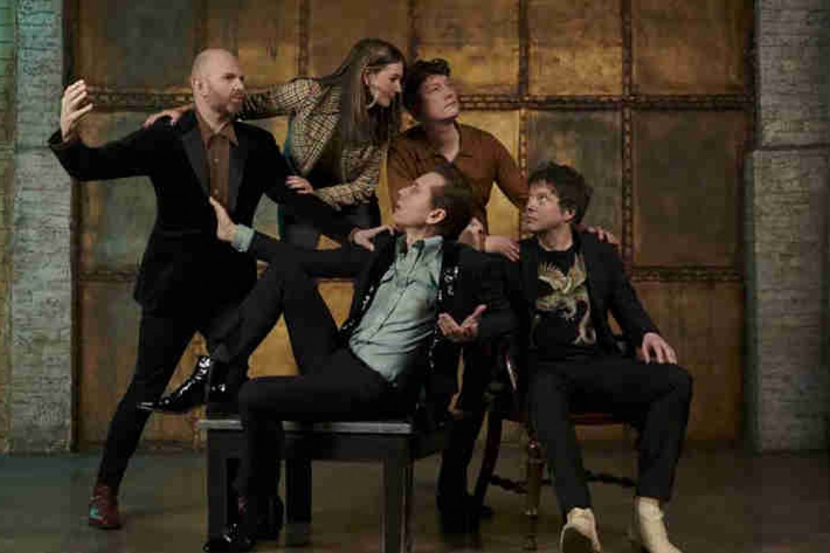 Franz Ferdinand revela vídeo de ‘Curious’, a mais nova faixa de 'Hits To The Head'