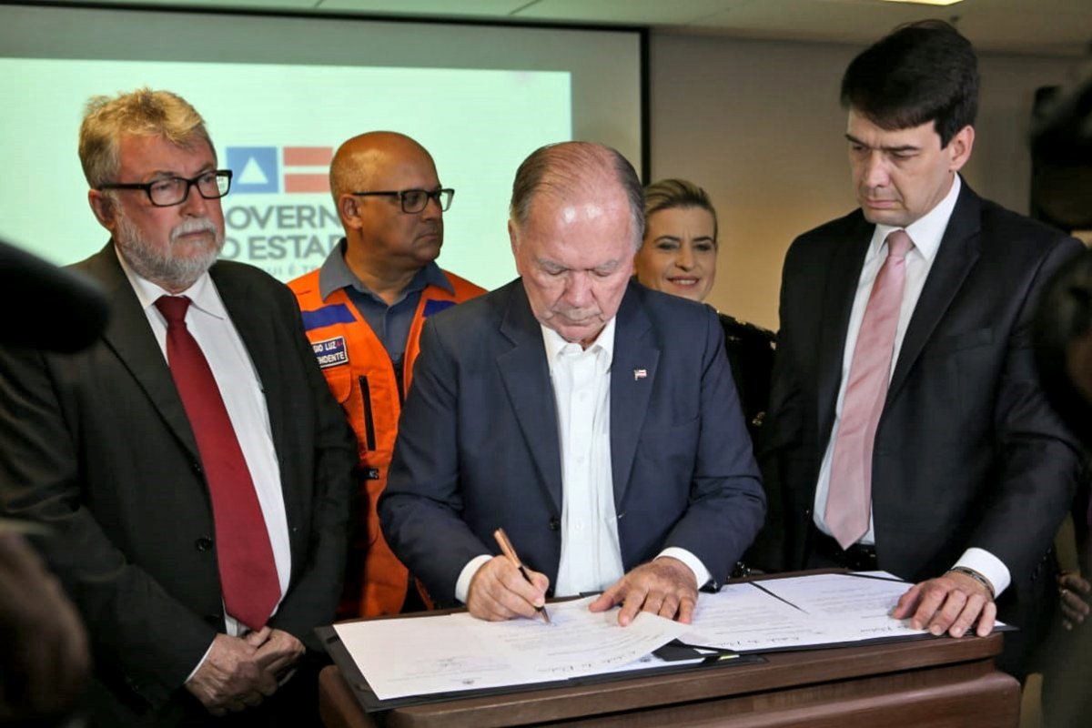 Decretado estado de emergência em municípios baianos atingidos por manchas de petróleo