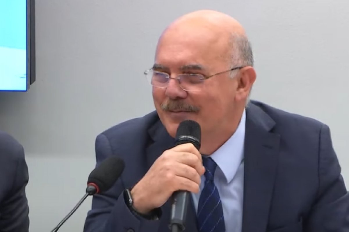 PGR denuncia ministro da Educação ao STF por homofobia