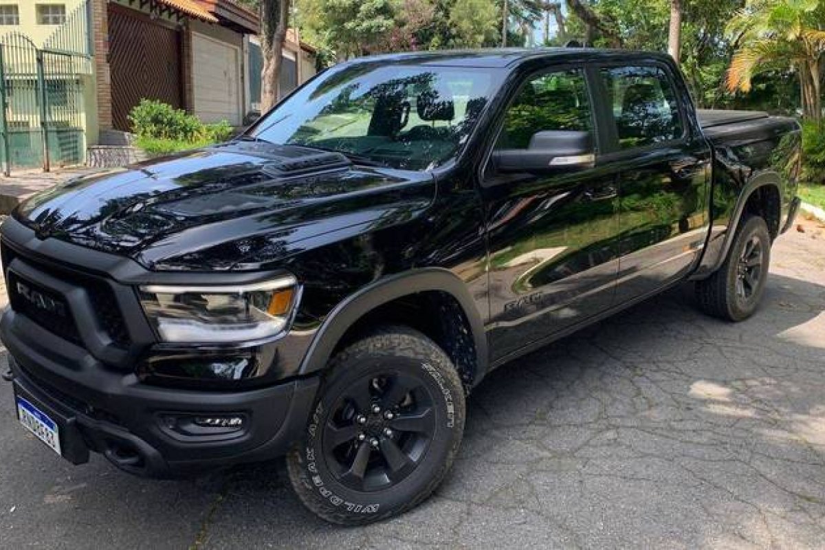 Farol da Bahia testa RAM 1500 Rebel com motor V8 de 400cv