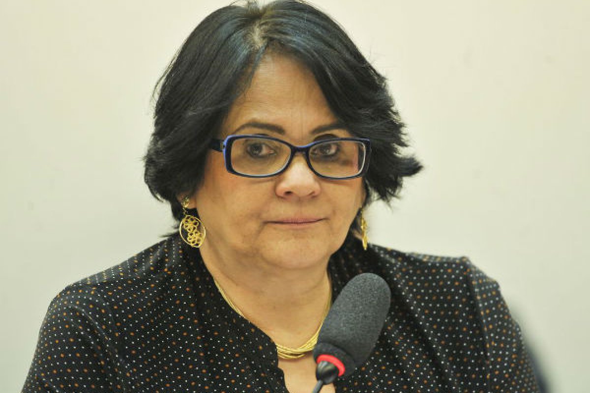 'O tráfico tem que ser interrompido no Brasil', frisa Damares ao comentar sobre reverter bens de traficantes