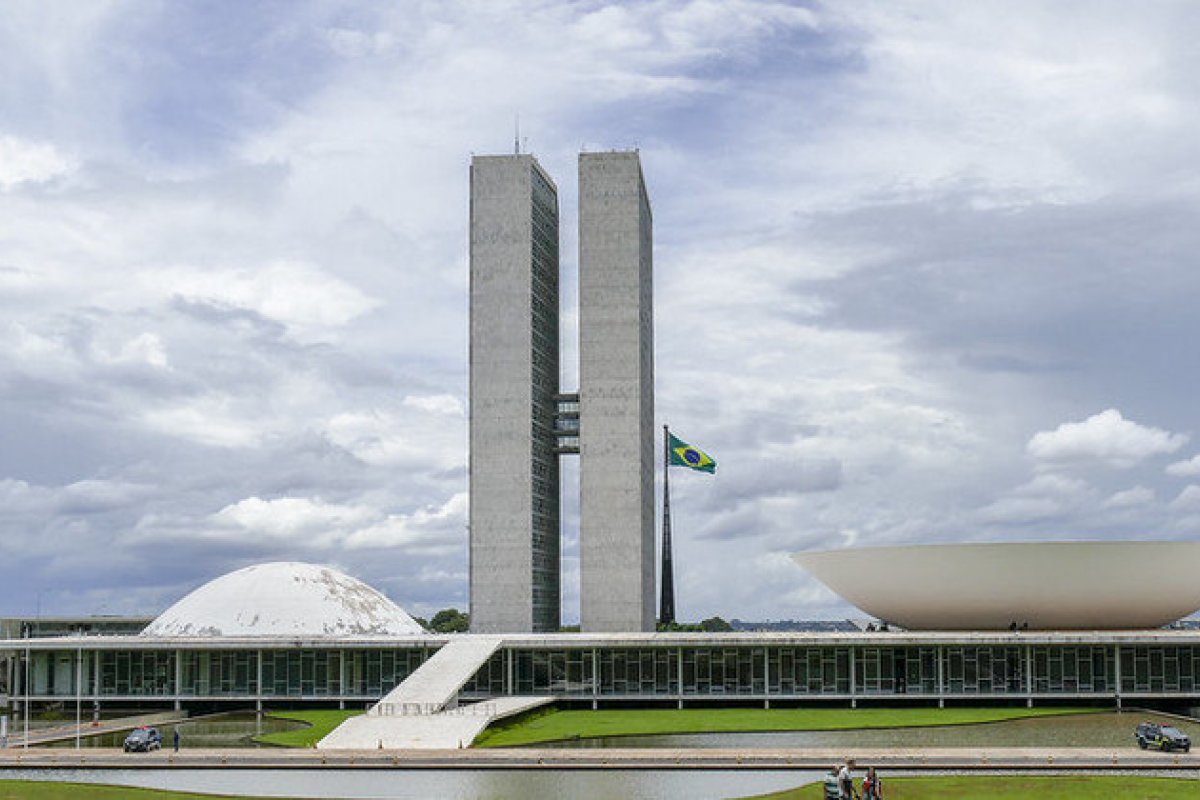 Combustíveis e planos de saúde abrem ano legislativo no Congresso Nacional