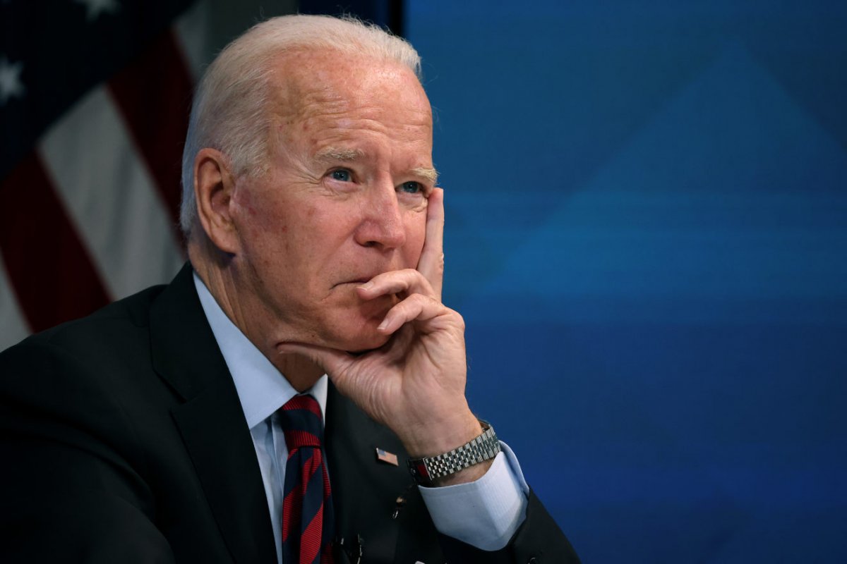 Joe Biden aprova envio de mais soldados para a Europa em meio a tensões com a Rússia