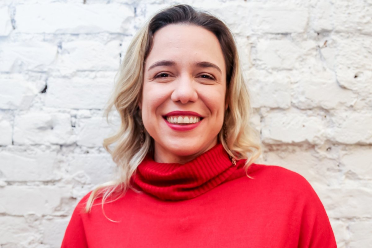 Carol Manciola, autora de best-seller em vendas, lança livro sobre Coragem 