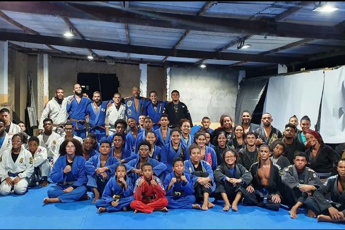 Professor de artes marciais denuncia caso de racismo em supermercado de Salvador
