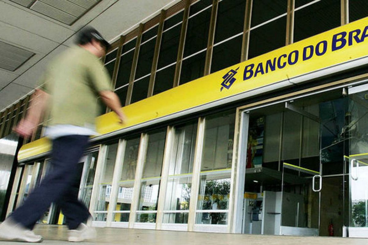 Enfermeira diz que foi vítima de transfobia dentro de agência bancária no Comércio, em Salvador