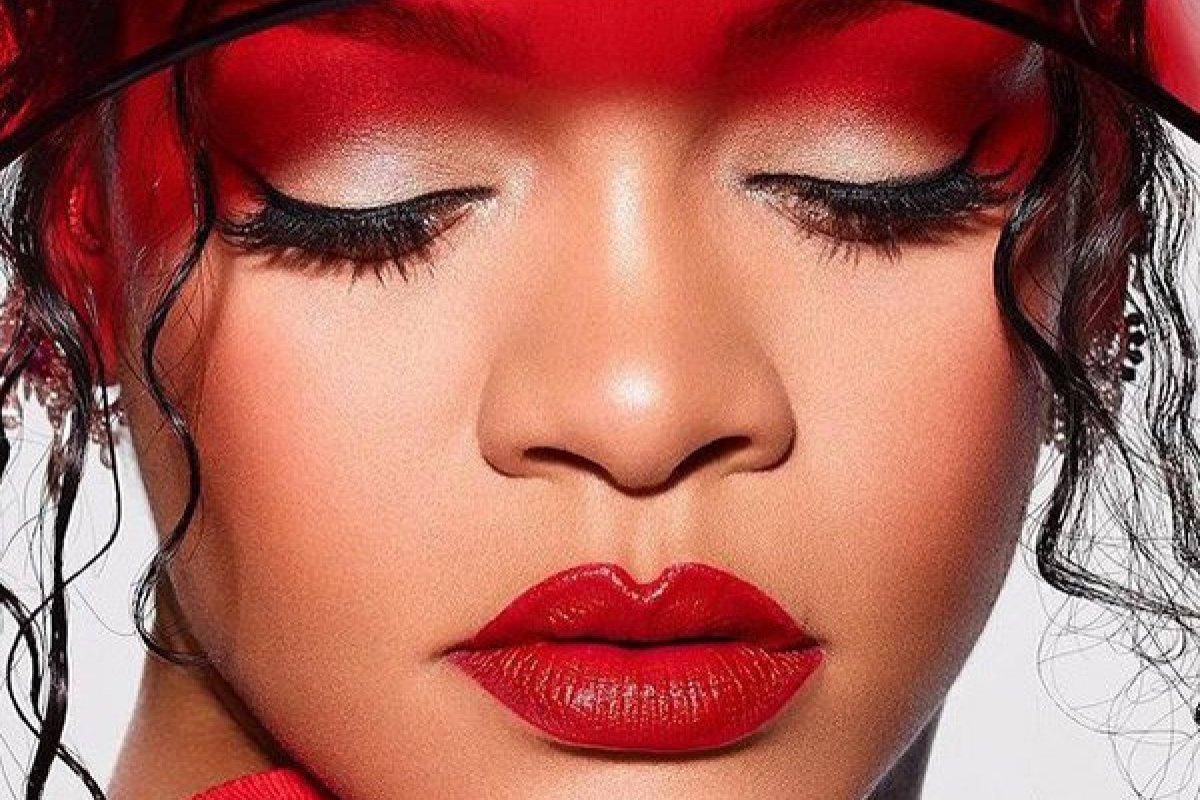 Rihanna apresenta nova coleção de batons