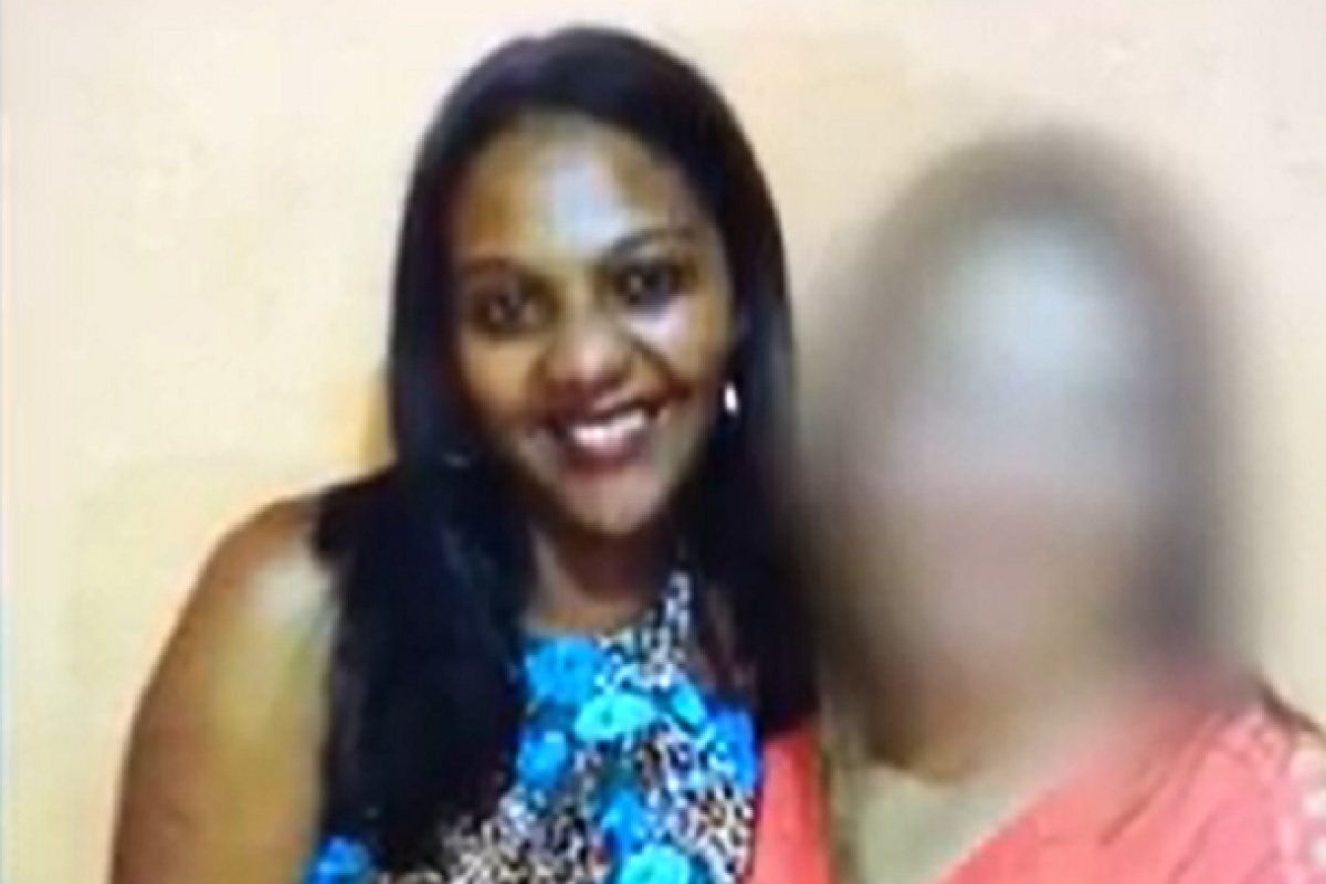 Mulher chega em casa e encontra corpo da amante do marido em cesto de roupas