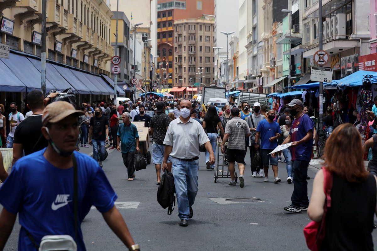 Especialista afirma que imunidade coletiva só com mais de 90% de vacinados