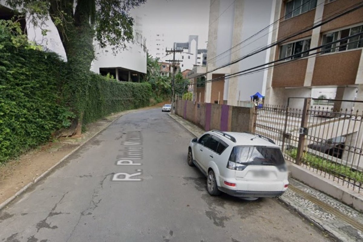 Polícia apura autoria de disparo que deixou homem baleado no Chame-Chame, em Salvador