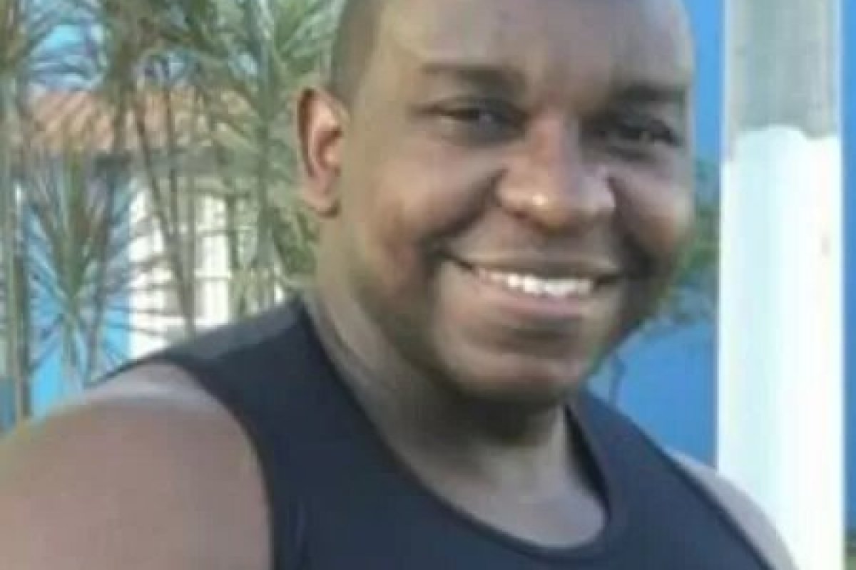 Polícia prende em flagrante sargento da Marinha que matou vizinho negro por confundi-lo com ladrão