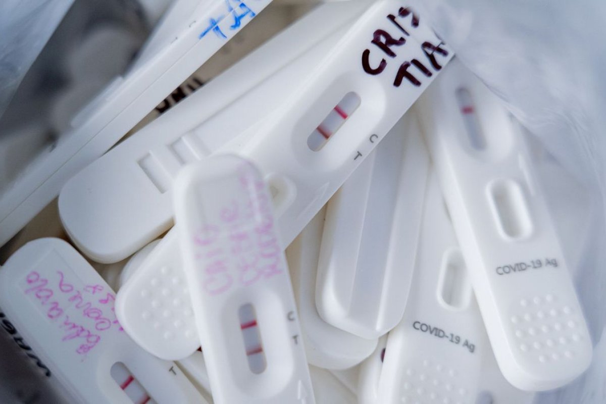 Número de positivos em testes de Covid-19 apresenta recuo em farmácias