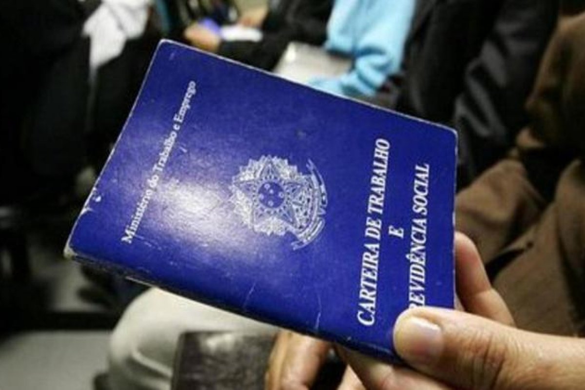 Pedidos de seguro-desemprego em 2021 é o menor registrado desde 2006