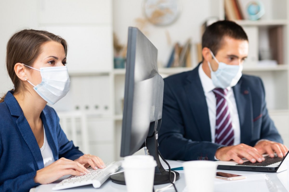 Covid-19: afastamento do trabalho por até 10 dias não exige atestado médico
