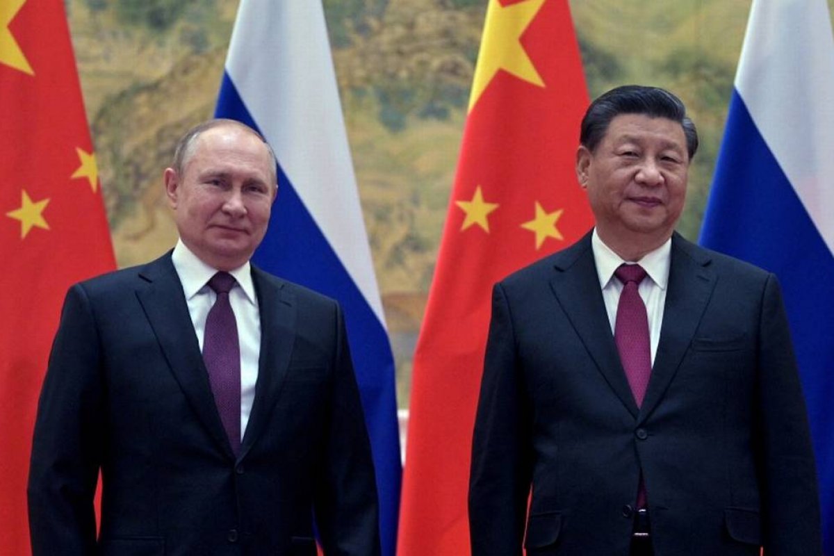 Em meio a tensões com potências ocidentais, China e Rússia anunciam parceria ‘sem limites’