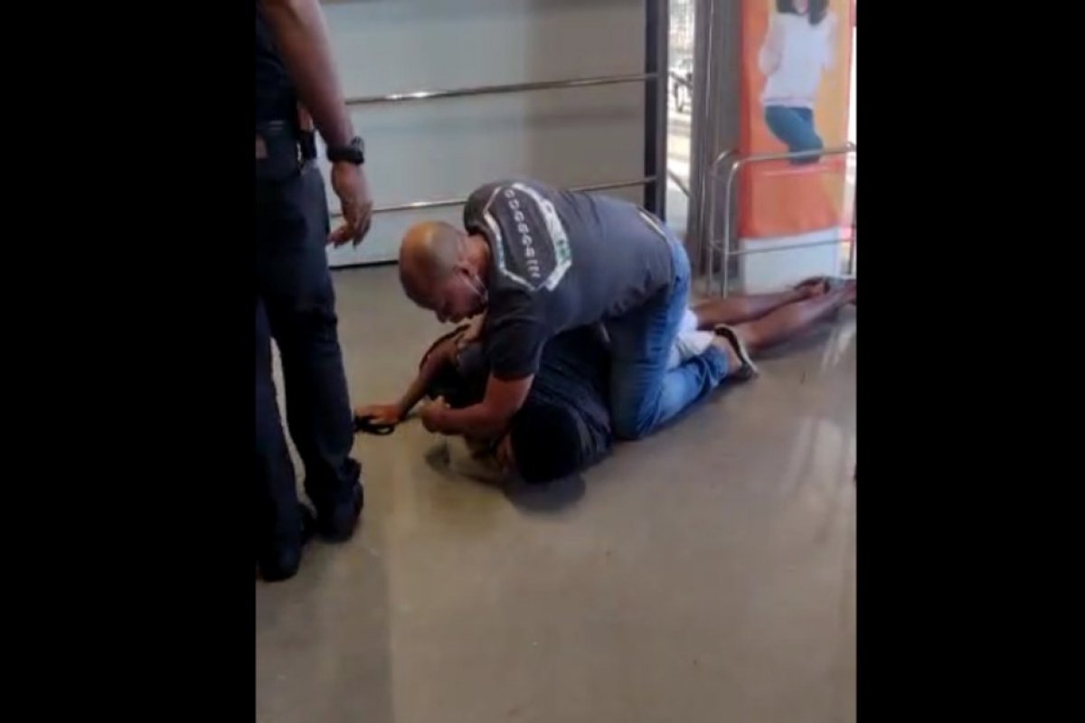 Homem é preso após tentar furtar carne em supermercado em Salvador