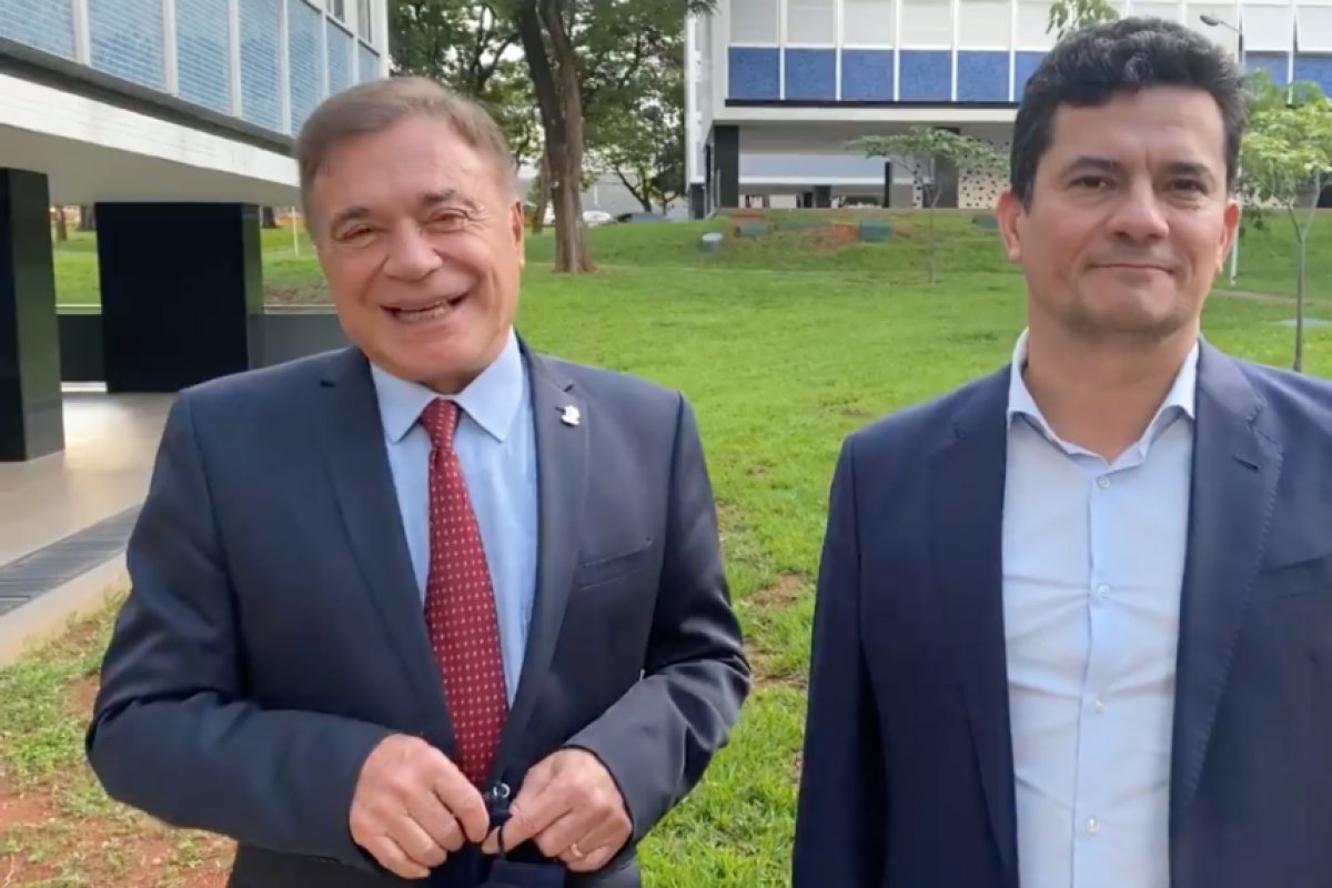 'Assunto encerrado', diz Álvaro Dias sobre ida de Moro para União Brasil