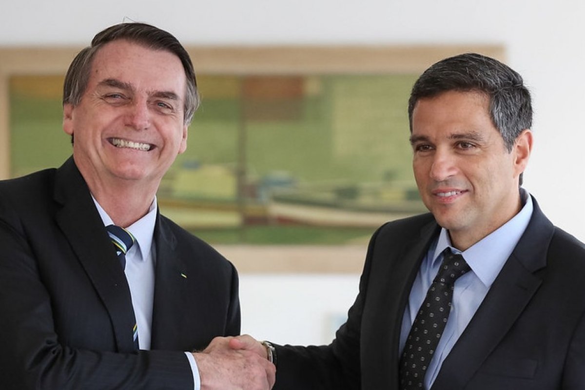 "Um governo que devolve dinheiro à sua população", diz Bolsonaro sobre SVR