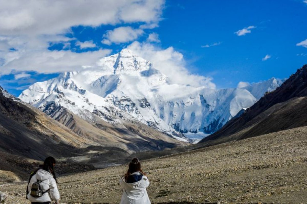 Estudo mostra que gelo do monte Everest está derretendo devido às mudanças climáticas