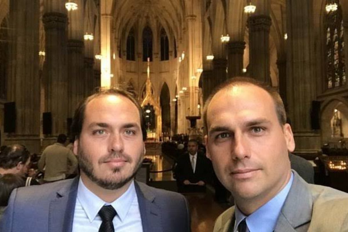 Filhos de Bolsonaro cobram a Rui aumento de professores