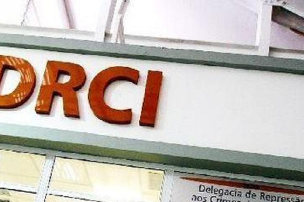 Homem é preso por compartilhar vídeo de nudez em aplicativo de mensagens