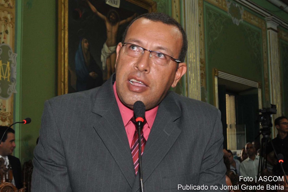 MP-BA determina inquérito contra grupo de Prisco que atacou ônibus e bancos