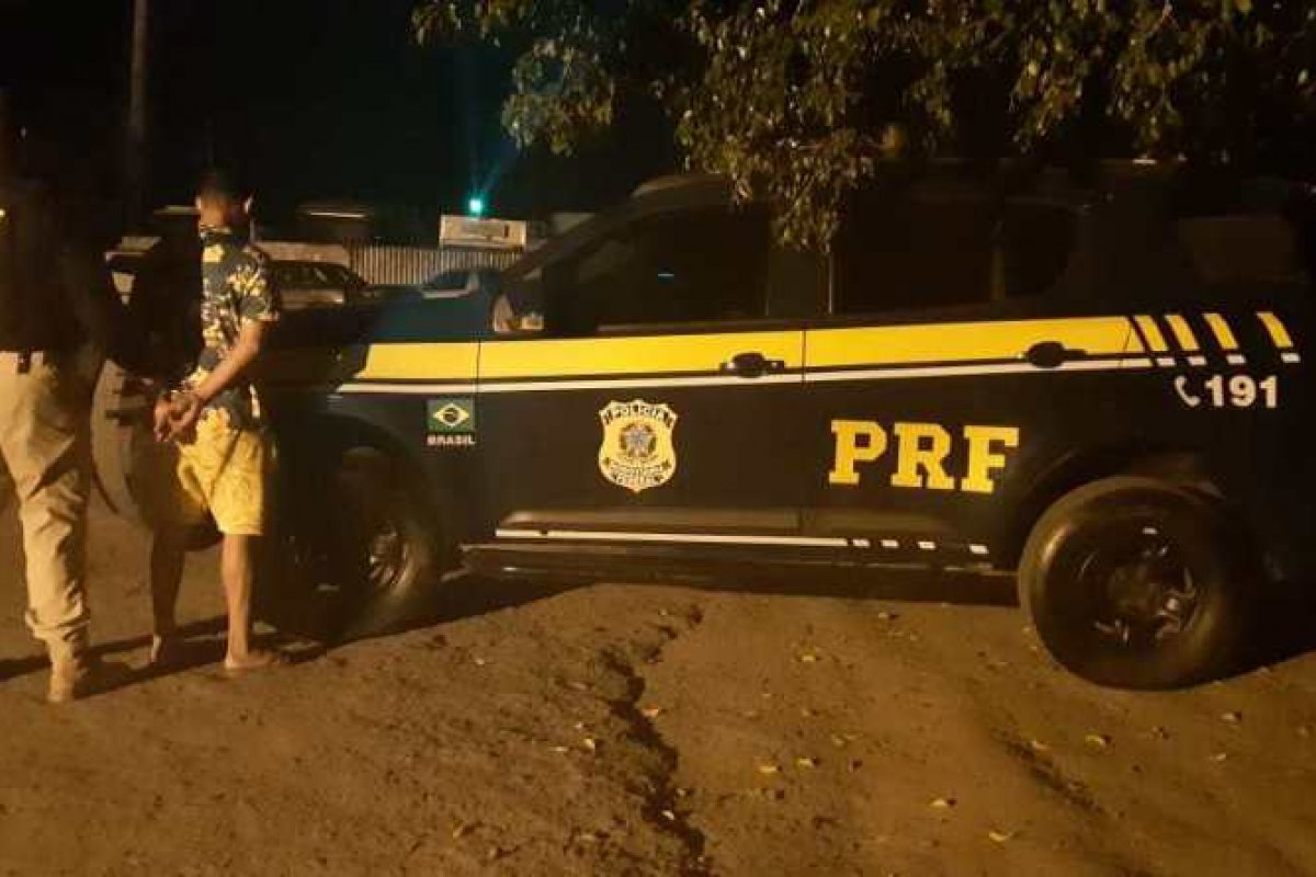 Homem é preso com mandado de prisão em aberto por homicídio qualificado