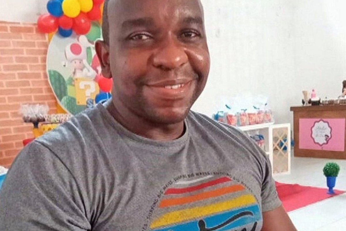 Sargento que matou vizinho negro após confundi-lo com ladrão vai responder por homicídio doloso