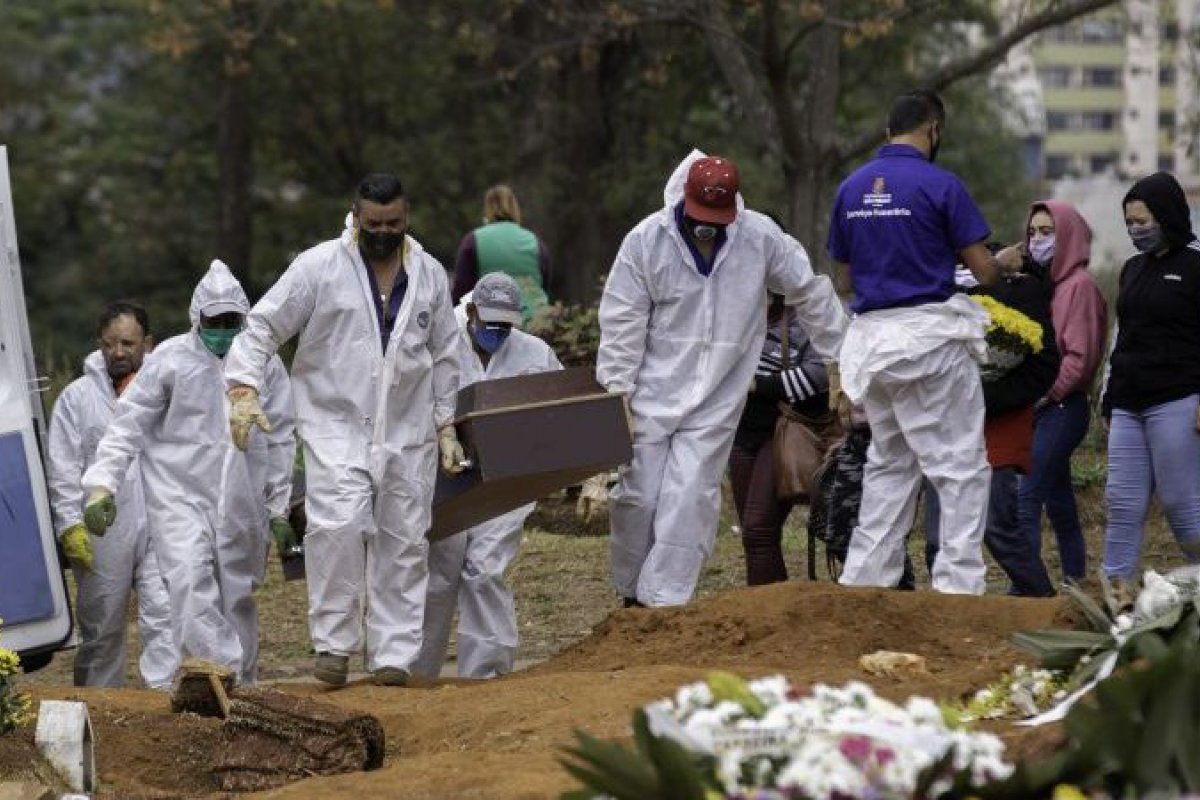 Associação de vítimas da Covid pede indenização de R$ 200 mi à União