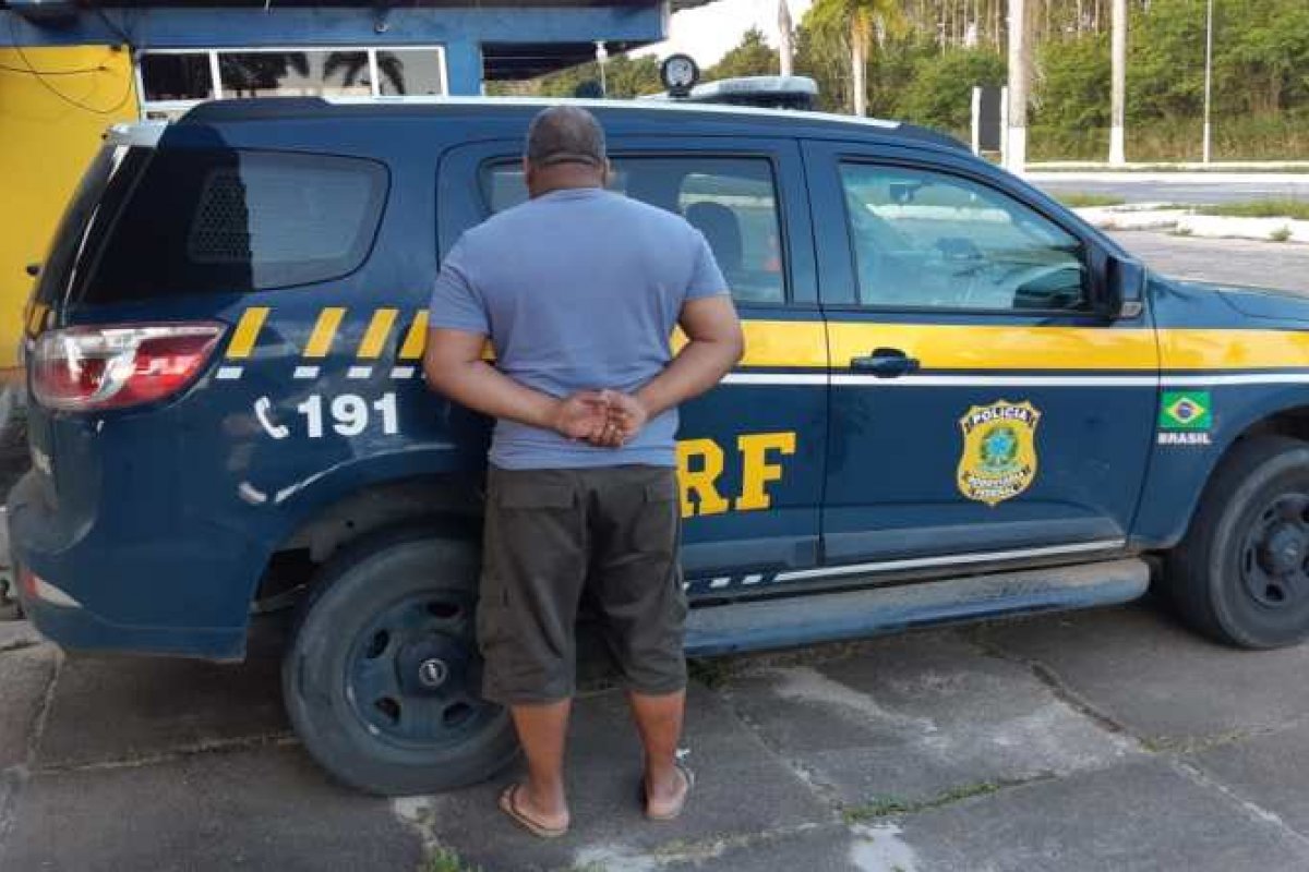 Caminhoneiro é detido ao tentar subornar policiais em Teixeira de Freitas