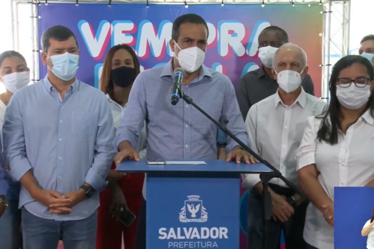 'Pais e mães de Salvador, tragam os filhos para as escolas', conclama Bruno Reis